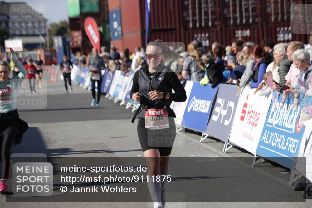 03.10.2025 - Köhlbrandbrückenlauf Jannik Wohlers http://msf.ph/oto/9111875 03.10.2025 13:30:55 Ziel 4715, 4734, 4937, 5005, 5142, 5185, 5206, 5349, 5391, 5402, 5938, 6537 meine-sportfotos.de