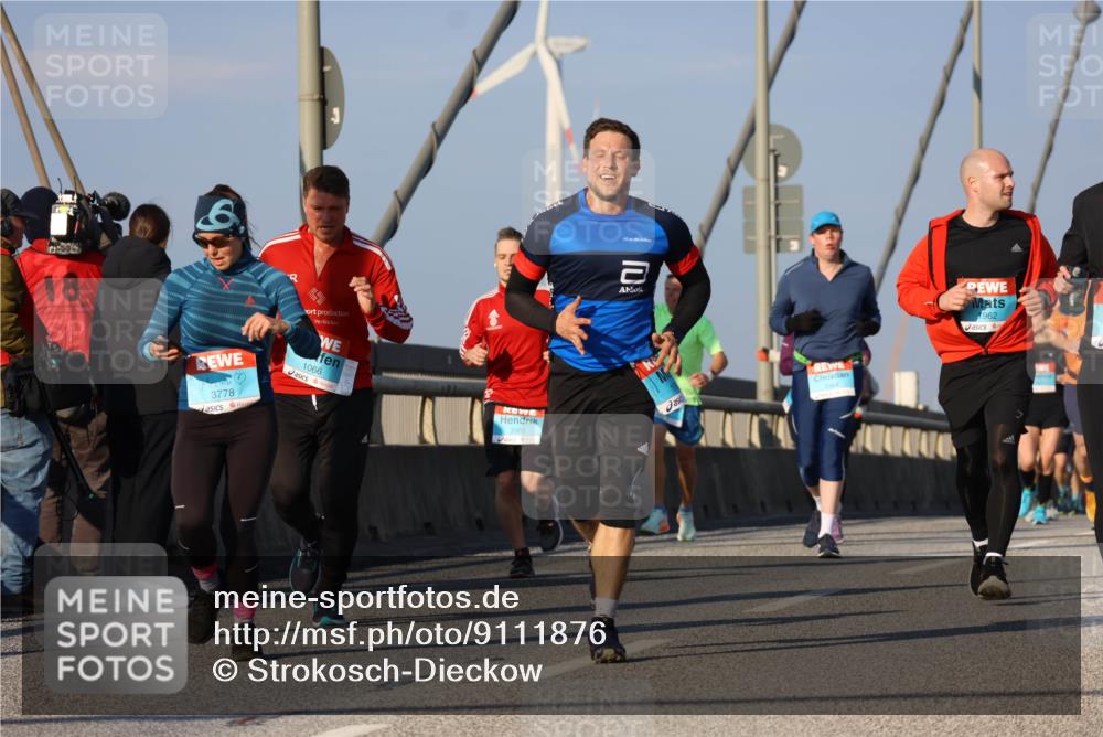03.10.2025 - Köhlbrandbrückenlauf Strokosch-Dieckow http://msf.ph/oto/9111876 03.10.2025 09:44:54 Position 2 3778, 1066, 1962 meine-sportfotos.de