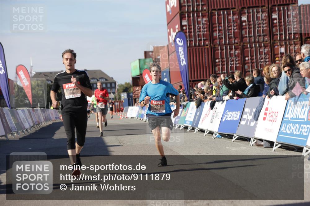 03.10.2025 - Köhlbrandbrückenlauf Jannik Wohlers http://msf.ph/oto/9111879 03.10.2025 13:00:47 Ziel 4018, 4228, 4763, 5011, 6042, 6464, 6525 meine-sportfotos.de
