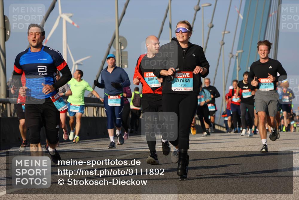 03.10.2025 - Köhlbrandbrückenlauf Strokosch-Dieckow http://msf.ph/oto/9111892 03.10.2025 09:44:55 Position 2 1, 1962, 1238, 1402 meine-sportfotos.de