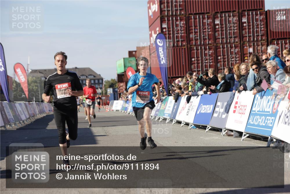 03.10.2025 - Köhlbrandbrückenlauf Jannik Wohlers http://msf.ph/oto/9111894 03.10.2025 13:00:47 Ziel 4018, 4228, 4763, 5011, 6042, 6464, 6525 meine-sportfotos.de