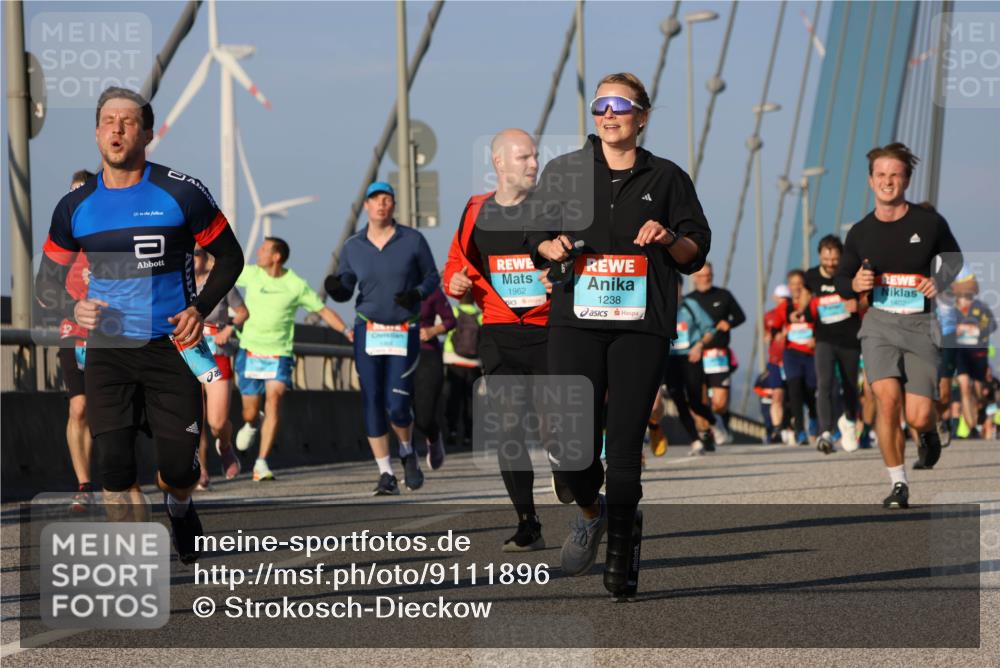 03.10.2025 - Köhlbrandbrückenlauf Strokosch-Dieckow http://msf.ph/oto/9111896 03.10.2025 09:44:55 Position 2 1962, 1238, 1402 meine-sportfotos.de