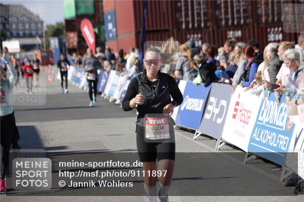 03.10.2025 - Köhlbrandbrückenlauf Jannik Wohlers http://msf.ph/oto/9111897 03.10.2025 13:30:55 Ziel 4715, 4734, 4937, 5005, 5142, 5185, 5206, 5349, 5391, 5402, 5938, 6537 meine-sportfotos.de