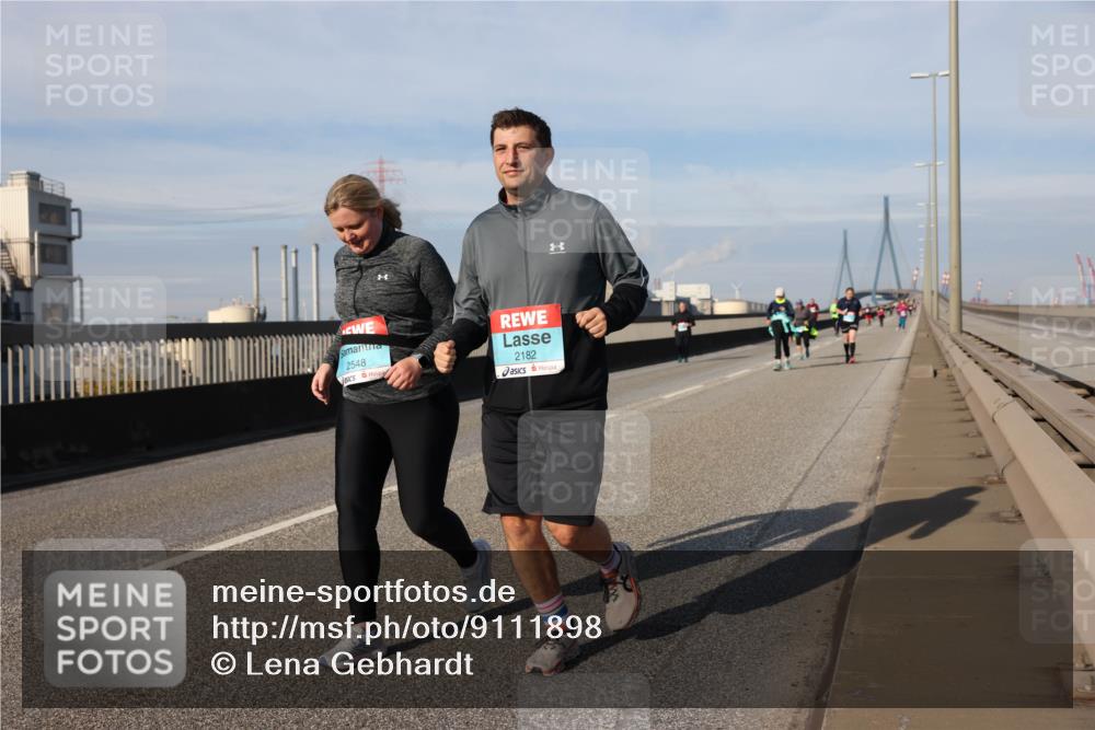 03.10.2025 - Köhlbrandbrückenlauf Lena Gebhardt http://msf.ph/oto/9111898 03.10.2025 10:15:38 Position 2 2548, 2182 meine-sportfotos.de