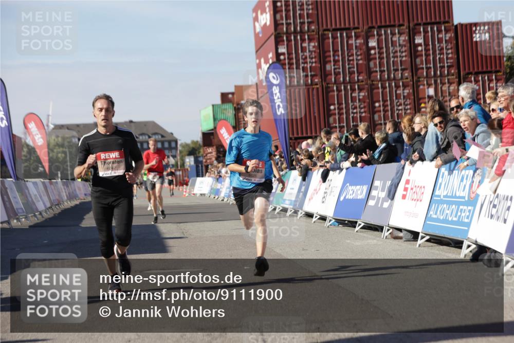 03.10.2025 - Köhlbrandbrückenlauf Jannik Wohlers http://msf.ph/oto/9111900 03.10.2025 13:00:47 Ziel 4018, 4228, 4763, 5011, 6042, 6464, 6525 meine-sportfotos.de
