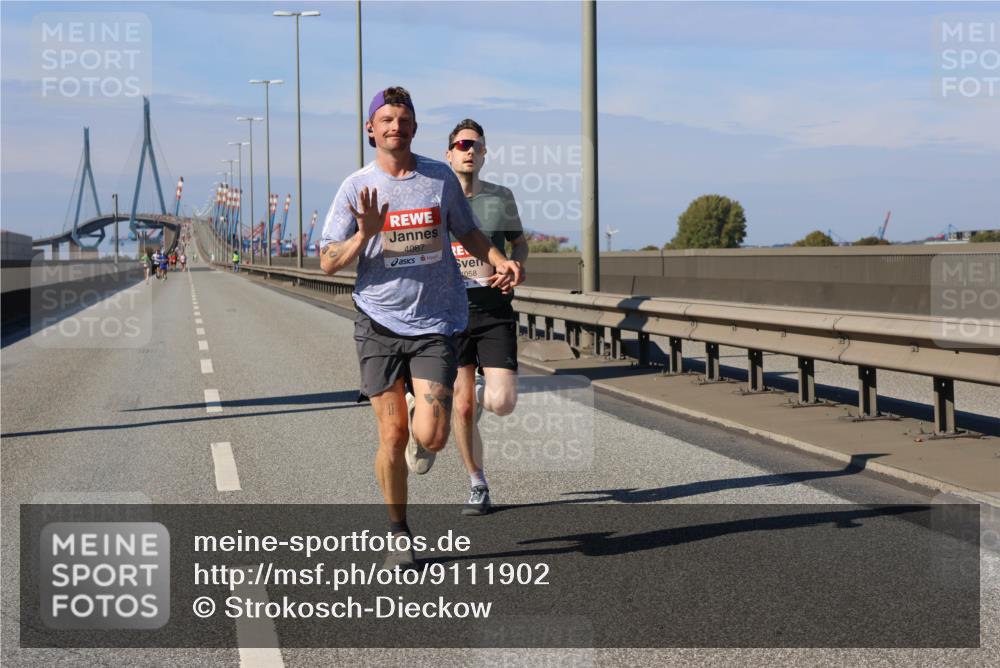 03.10.2025 - Köhlbrandbrückenlauf Strokosch-Dieckow http://msf.ph/oto/9111902 03.10.2025 12:40:11 Position 3 4087, 4058 meine-sportfotos.de