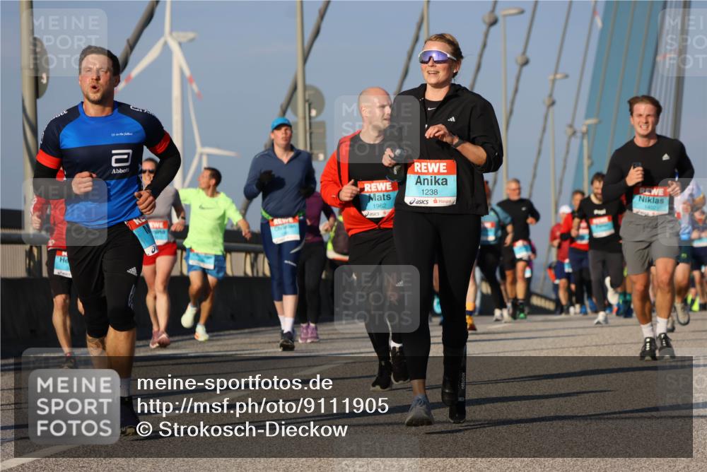 03.10.2025 - Köhlbrandbrückenlauf Strokosch-Dieckow http://msf.ph/oto/9111905 03.10.2025 09:44:55 Position 2 1962, 1238, 1402 meine-sportfotos.de