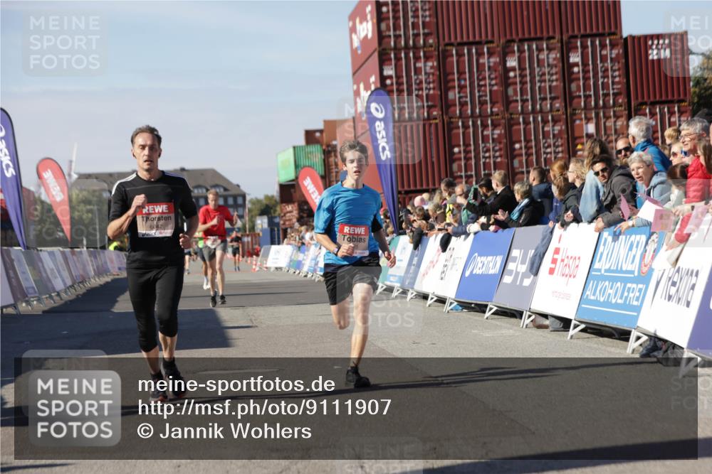 03.10.2025 - Köhlbrandbrückenlauf Jannik Wohlers http://msf.ph/oto/9111907 03.10.2025 13:00:47 Ziel 4018, 4228, 4763, 5011, 6042, 6464, 6525 meine-sportfotos.de