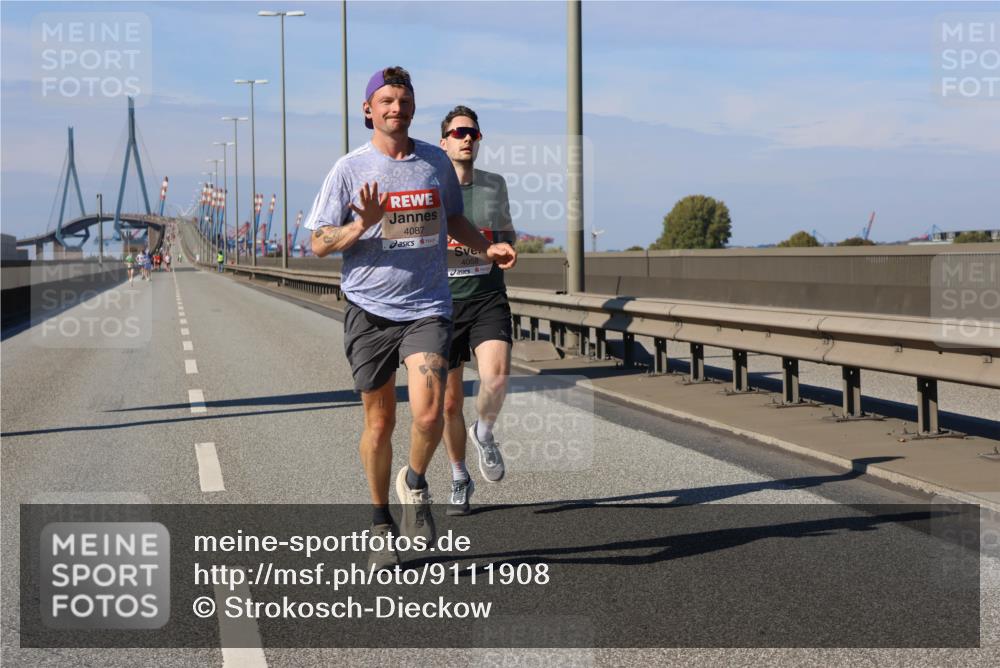 03.10.2025 - Köhlbrandbrückenlauf Strokosch-Dieckow http://msf.ph/oto/9111908 03.10.2025 12:40:11 Position 3 4087, 4058 meine-sportfotos.de
