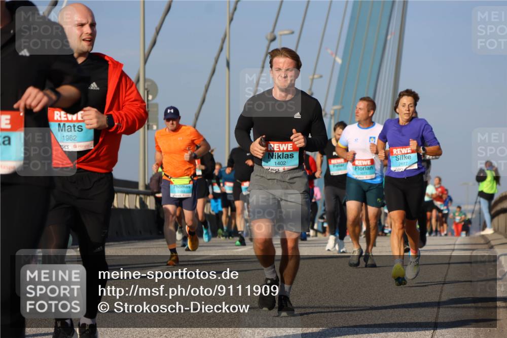 03.10.2025 - Köhlbrandbrückenlauf Strokosch-Dieckow http://msf.ph/oto/9111909 03.10.2025 09:44:59 Position 2 1962, 1402, 2677, 3071 meine-sportfotos.de