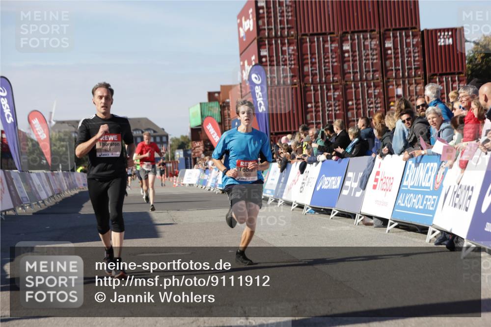 03.10.2025 - Köhlbrandbrückenlauf Jannik Wohlers http://msf.ph/oto/9111912 03.10.2025 13:00:47 Ziel 4018, 4228, 4763, 5011, 6042, 6464, 6525 meine-sportfotos.de
