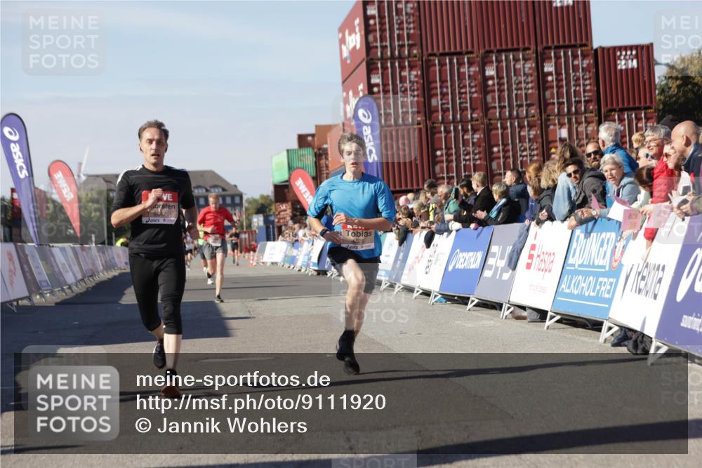 03.10.2025 - Köhlbrandbrückenlauf Jannik Wohlers http://msf.ph/oto/9111920 03.10.2025 13:00:47 Ziel 4018, 4228, 4763, 5011, 6042, 6464, 6525 meine-sportfotos.de