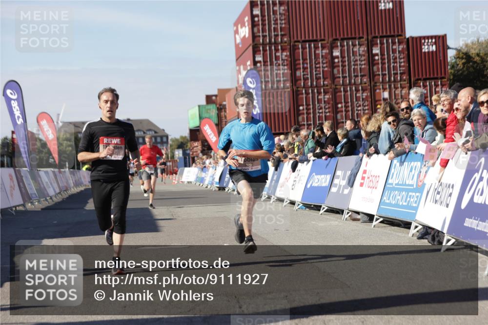 03.10.2025 - Köhlbrandbrückenlauf Jannik Wohlers http://msf.ph/oto/9111927 03.10.2025 13:00:47 Ziel 4018, 4228, 4763, 5011, 6042, 6464, 6525 meine-sportfotos.de