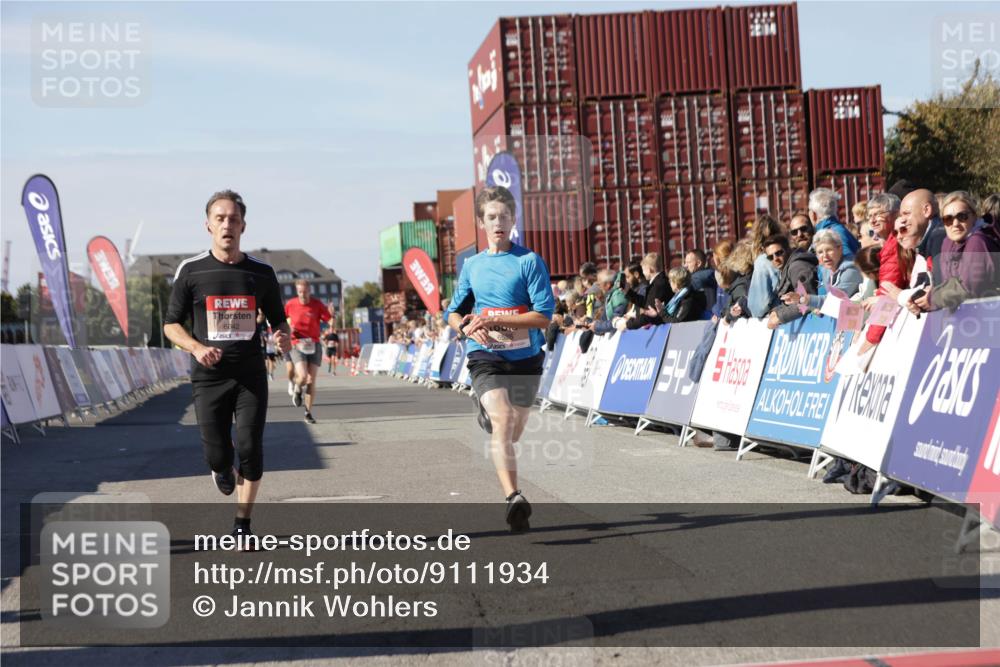03.10.2025 - Köhlbrandbrückenlauf Jannik Wohlers http://msf.ph/oto/9111934 03.10.2025 13:00:47 Ziel 4018, 4228, 4763, 5011, 6042, 6464, 6525 meine-sportfotos.de