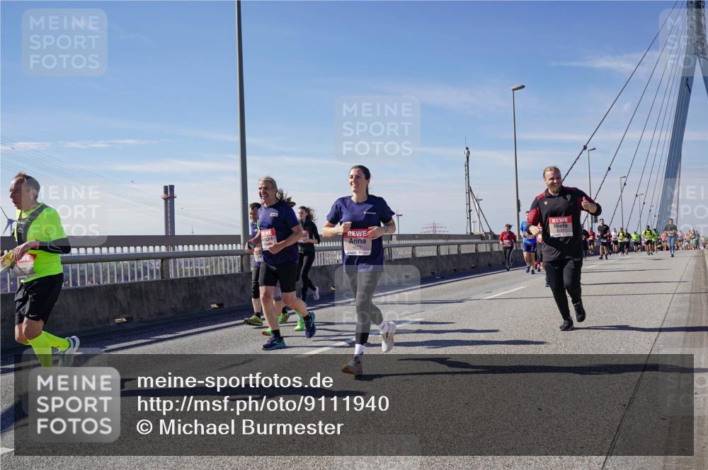 03.10.2025 - Köhlbrandbrückenlauf Michael Burmester http://msf.ph/oto/9111940 03.10.2025 12:54:07 Position 2 4673 meine-sportfotos.de