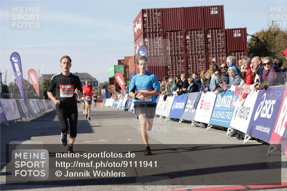 03.10.2025 - Köhlbrandbrückenlauf Jannik Wohlers http://msf.ph/oto/9111941 03.10.2025 13:00:47 Ziel 4018, 4228, 4763, 5011, 6042, 6464, 6525 meine-sportfotos.de