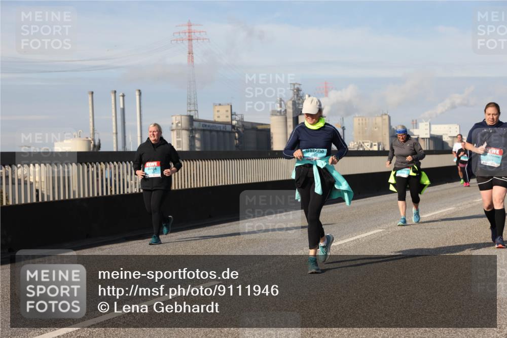 03.10.2025 - Köhlbrandbrückenlauf Lena Gebhardt http://msf.ph/oto/9111946 03.10.2025 10:15:46 Position 2 2488, 2501 meine-sportfotos.de