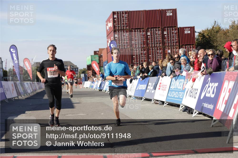 03.10.2025 - Köhlbrandbrückenlauf Jannik Wohlers http://msf.ph/oto/9111948 03.10.2025 13:00:47 Ziel 4018, 4228, 4763, 5011, 6042, 6464, 6525 meine-sportfotos.de