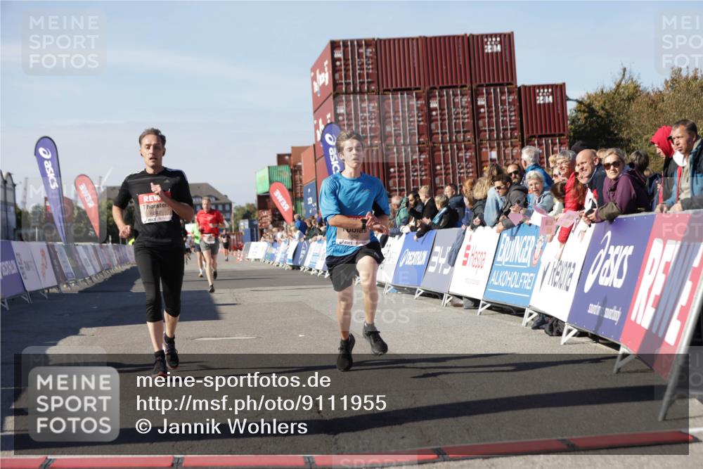 03.10.2025 - Köhlbrandbrückenlauf Jannik Wohlers http://msf.ph/oto/9111955 03.10.2025 13:00:47 Ziel 4018, 4228, 4763, 5011, 6042, 6464, 6525 meine-sportfotos.de