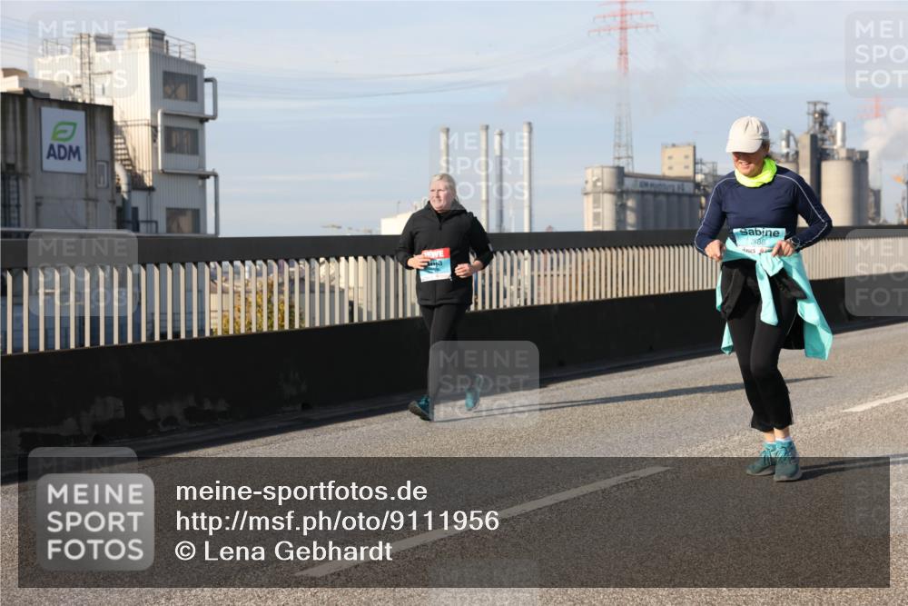 03.10.2025 - Köhlbrandbrückenlauf Lena Gebhardt http://msf.ph/oto/9111956 03.10.2025 10:15:46 Position 2 2488 meine-sportfotos.de