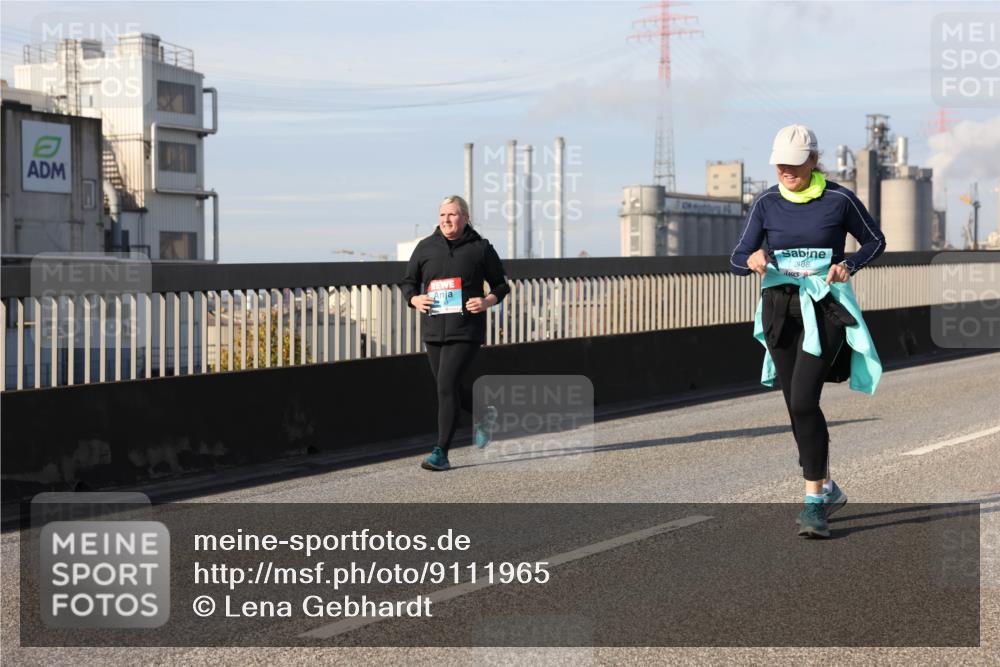 03.10.2025 - Köhlbrandbrückenlauf Lena Gebhardt http://msf.ph/oto/9111965 03.10.2025 10:15:46 Position 2 2488 meine-sportfotos.de