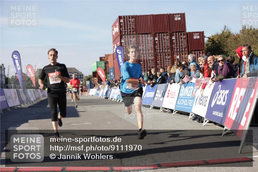 03.10.2025 - Köhlbrandbrückenlauf Jannik Wohlers http://msf.ph/oto/9111970 03.10.2025 13:00:48 Ziel 4018, 4228, 4763, 5011, 6042, 6464, 6525 meine-sportfotos.de