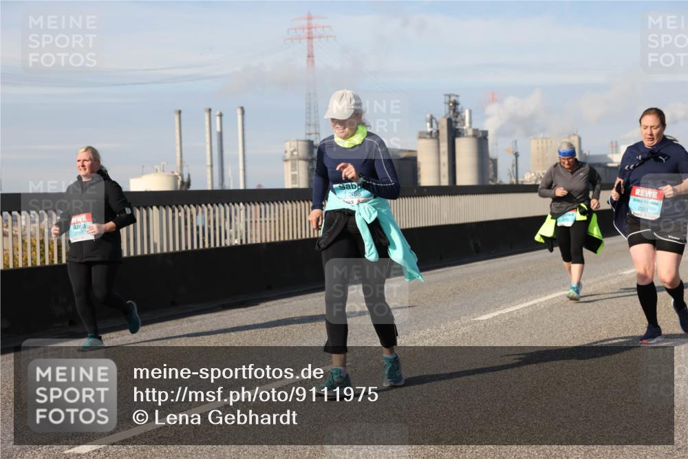 03.10.2025 - Köhlbrandbrückenlauf Lena Gebhardt http://msf.ph/oto/9111975 03.10.2025 10:15:47 Position 2 2488, 2501 meine-sportfotos.de