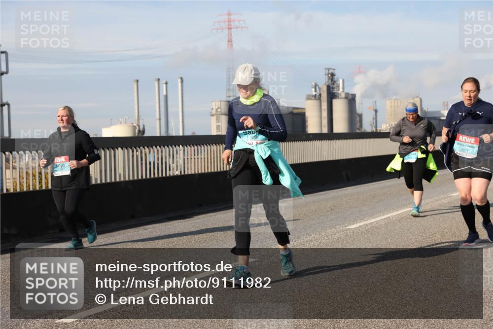 03.10.2025 - Köhlbrandbrückenlauf Lena Gebhardt http://msf.ph/oto/9111982 03.10.2025 10:15:47 Position 2 2488, 2501 meine-sportfotos.de