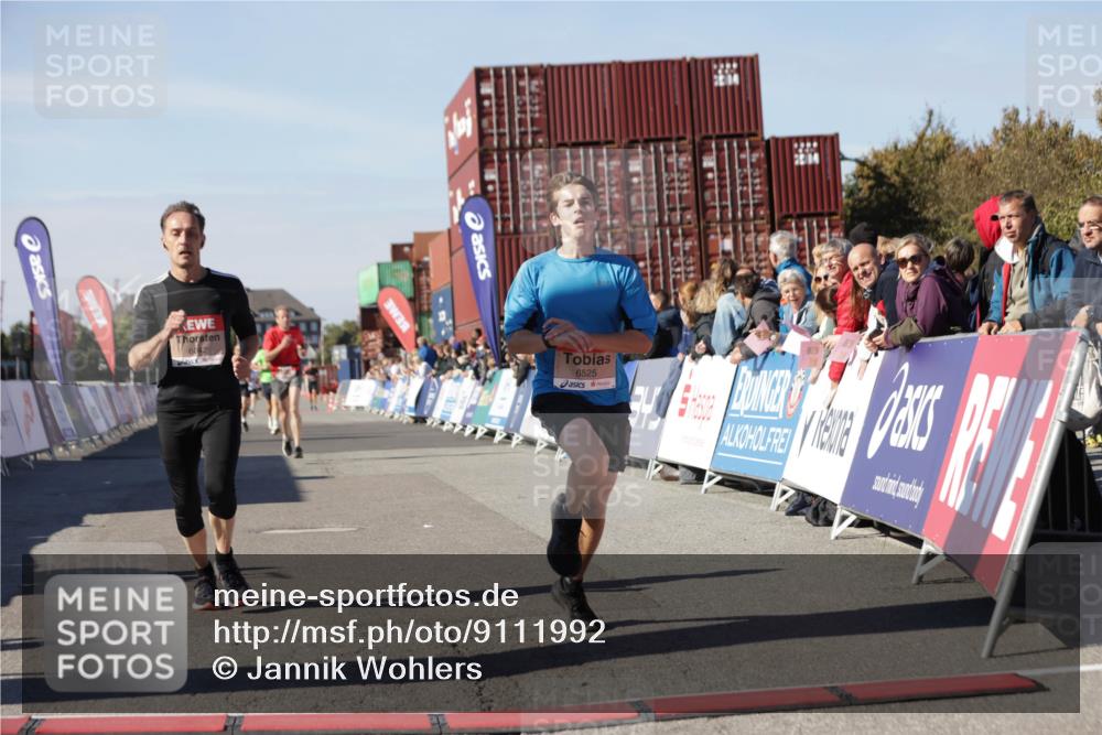03.10.2025 - Köhlbrandbrückenlauf Jannik Wohlers http://msf.ph/oto/9111992 03.10.2025 13:00:48 Ziel 4018, 4228, 4763, 5011, 6042, 6464, 6525 meine-sportfotos.de