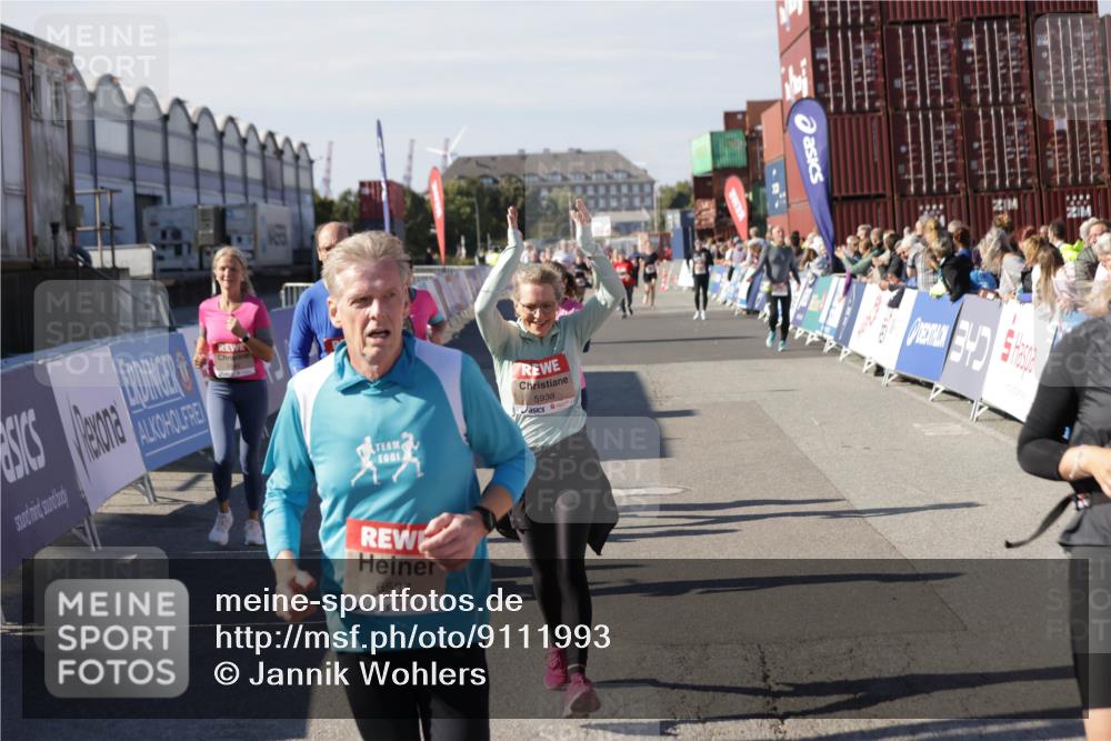 03.10.2025 - Köhlbrandbrückenlauf Jannik Wohlers http://msf.ph/oto/9111993 03.10.2025 13:30:58 Ziel 4715, 4734, 5005, 5142, 5185, 5206, 5349, 5402, 5938, 6537 meine-sportfotos.de