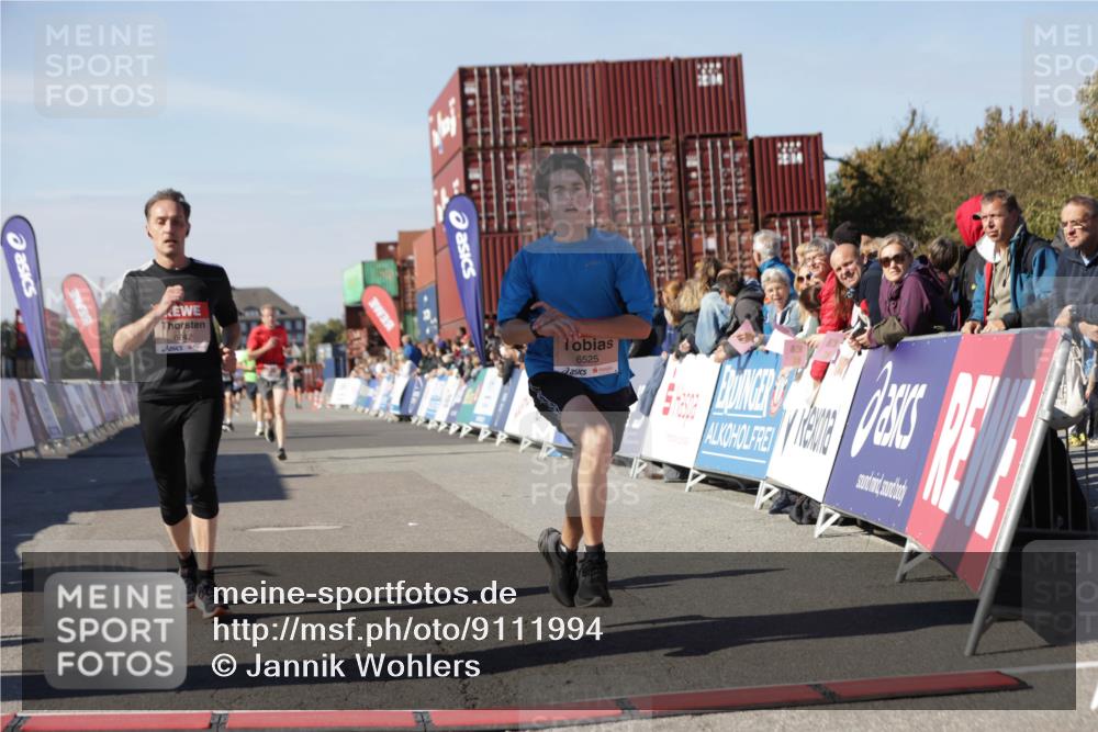 03.10.2025 - Köhlbrandbrückenlauf Jannik Wohlers http://msf.ph/oto/9111994 03.10.2025 13:00:48 Ziel 4018, 4228, 4763, 5011, 6042, 6464, 6525 meine-sportfotos.de