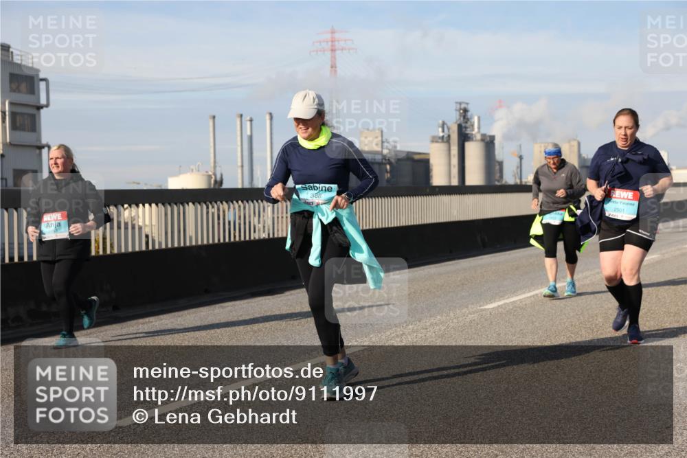 03.10.2025 - Köhlbrandbrückenlauf Lena Gebhardt http://msf.ph/oto/9111997 03.10.2025 10:15:47 Position 2 2488, 2501 meine-sportfotos.de