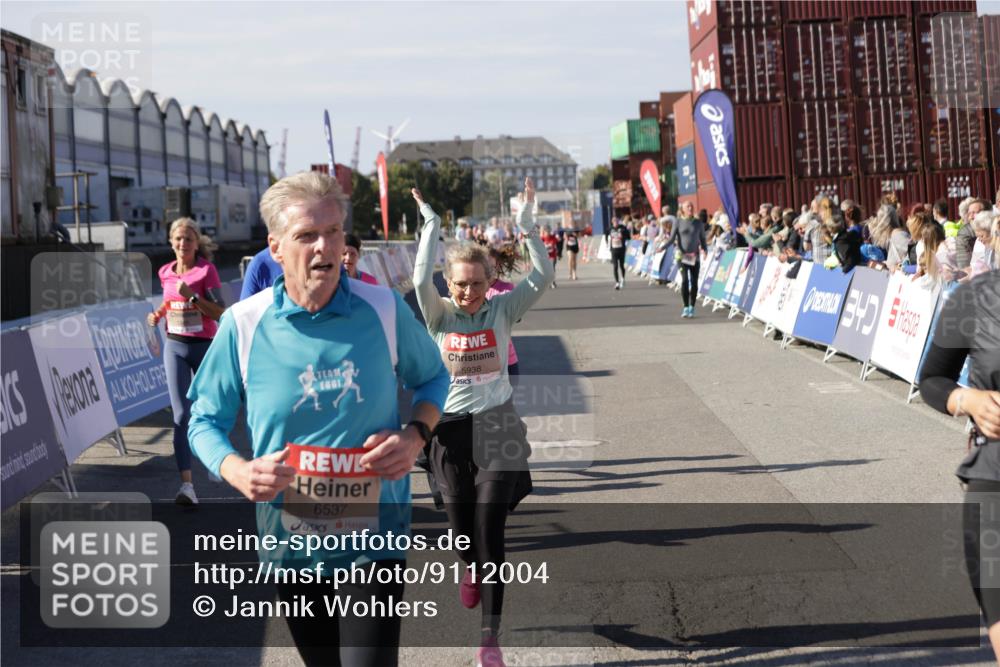 03.10.2025 - Köhlbrandbrückenlauf Jannik Wohlers http://msf.ph/oto/9112004 03.10.2025 13:30:58 Ziel 4715, 4734, 5005, 5142, 5185, 5206, 5349, 5402, 5938, 6537 meine-sportfotos.de