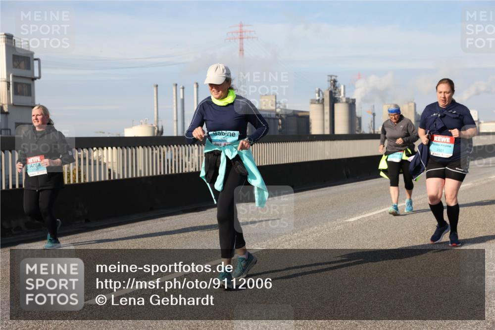 03.10.2025 - Köhlbrandbrückenlauf Lena Gebhardt http://msf.ph/oto/9112006 03.10.2025 10:15:47 Position 2 2188, 2501 meine-sportfotos.de