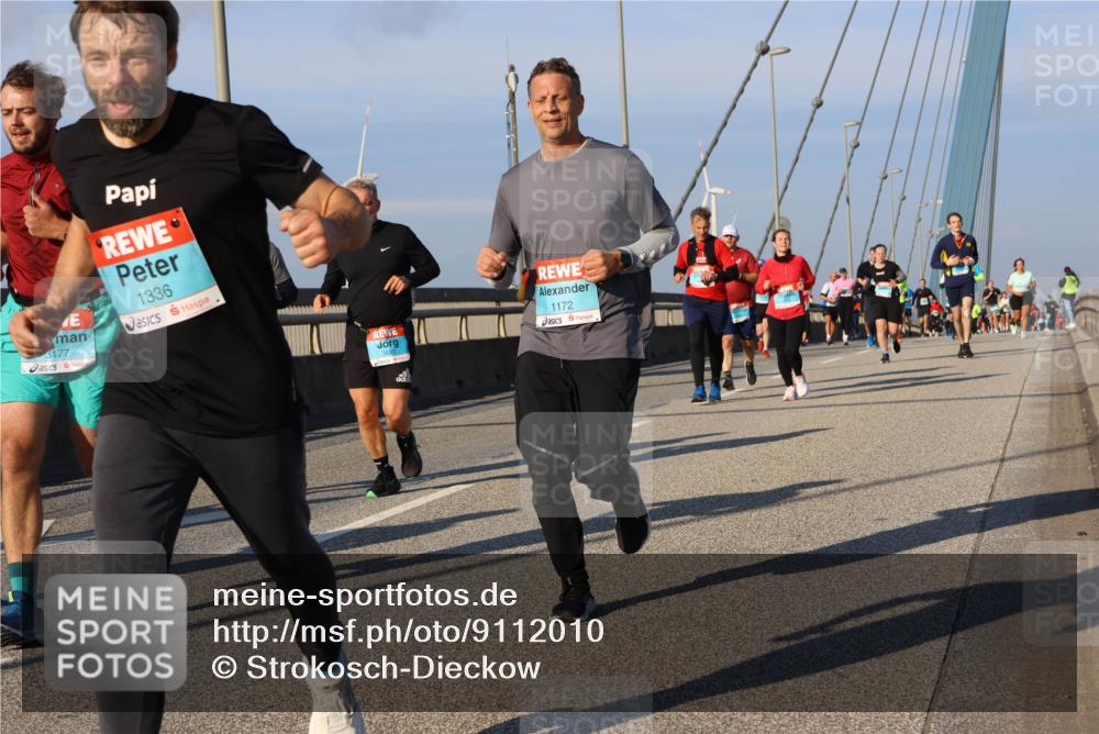 03.10.2025 - Köhlbrandbrückenlauf Strokosch-Dieckow http://msf.ph/oto/9112010 03.10.2025 09:45:09 Position 2 3177, 1336, 1172 meine-sportfotos.de