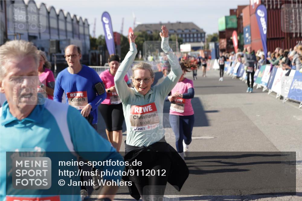 03.10.2025 - Köhlbrandbrückenlauf Jannik Wohlers http://msf.ph/oto/9112012 03.10.2025 13:30:59 Ziel 4715, 4734, 5005, 5142, 5185, 5206, 5349, 5402, 5938, 6537 meine-sportfotos.de