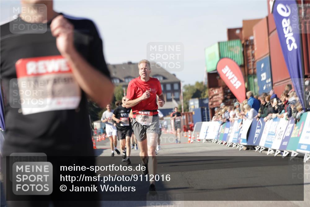 03.10.2025 - Köhlbrandbrückenlauf Jannik Wohlers http://msf.ph/oto/9112016 03.10.2025 13:00:49 Ziel 4018, 4228, 4763, 5011, 6042, 6464, 6525 meine-sportfotos.de