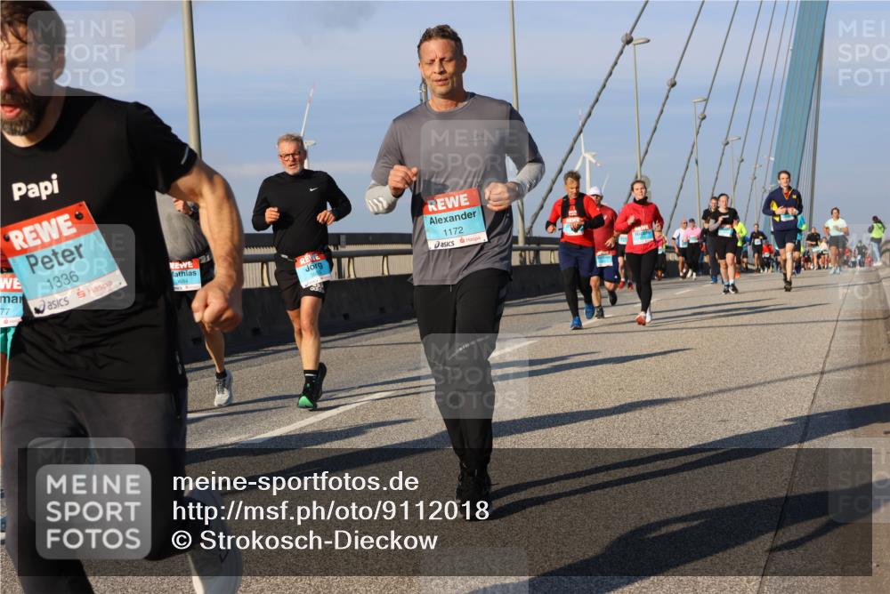 03.10.2025 - Köhlbrandbrückenlauf Strokosch-Dieckow http://msf.ph/oto/9112018 03.10.2025 09:45:09 Position 2 77, 1336, 3684, 1172 meine-sportfotos.de