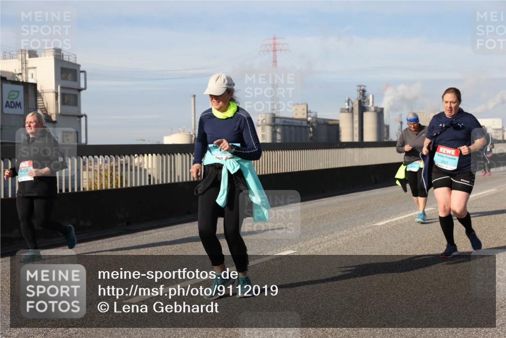 03.10.2025 - Köhlbrandbrückenlauf Lena Gebhardt http://msf.ph/oto/9112019 03.10.2025 10:15:47 Position 2 2488, 2501 meine-sportfotos.de