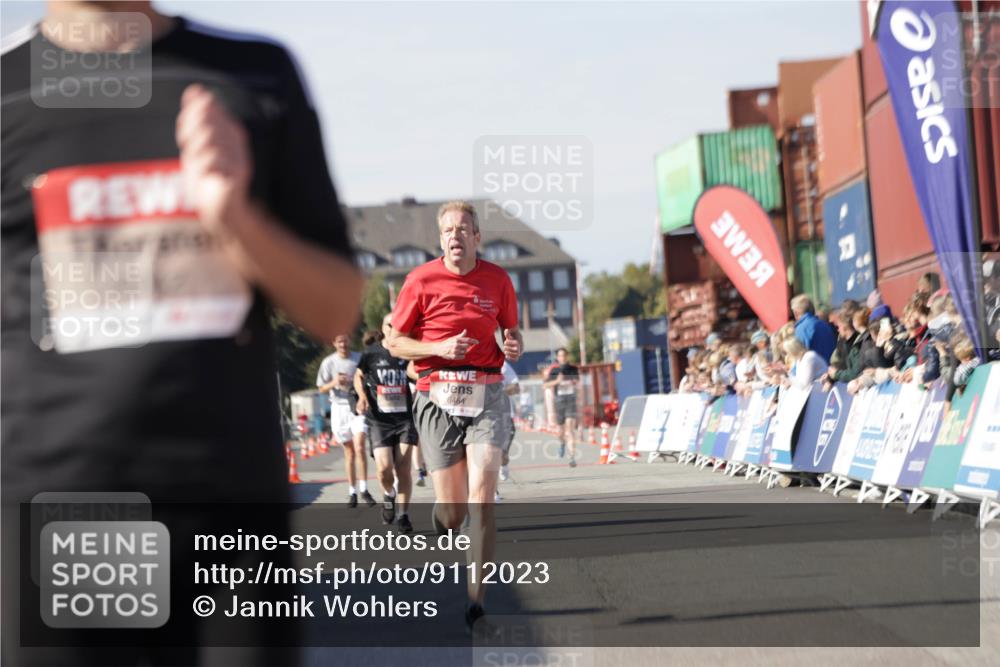 03.10.2025 - Köhlbrandbrückenlauf Jannik Wohlers http://msf.ph/oto/9112023 03.10.2025 13:00:49 Ziel 4018, 4228, 4763, 5011, 6042, 6464, 6525 meine-sportfotos.de