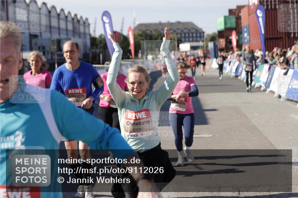 03.10.2025 - Köhlbrandbrückenlauf Jannik Wohlers http://msf.ph/oto/9112026 03.10.2025 13:30:59 Ziel 4715, 4734, 5005, 5142, 5185, 5206, 5349, 5402, 5938, 6537 meine-sportfotos.de