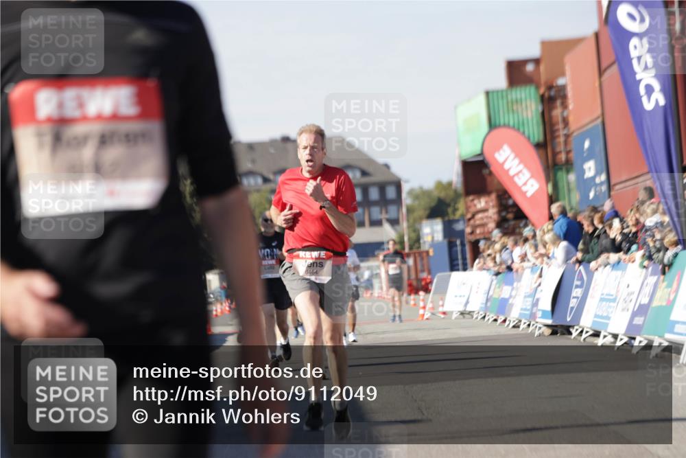 03.10.2025 - Köhlbrandbrückenlauf Jannik Wohlers http://msf.ph/oto/9112049 03.10.2025 13:00:49 Ziel 4018, 4228, 4763, 5011, 6042, 6464, 6525 meine-sportfotos.de