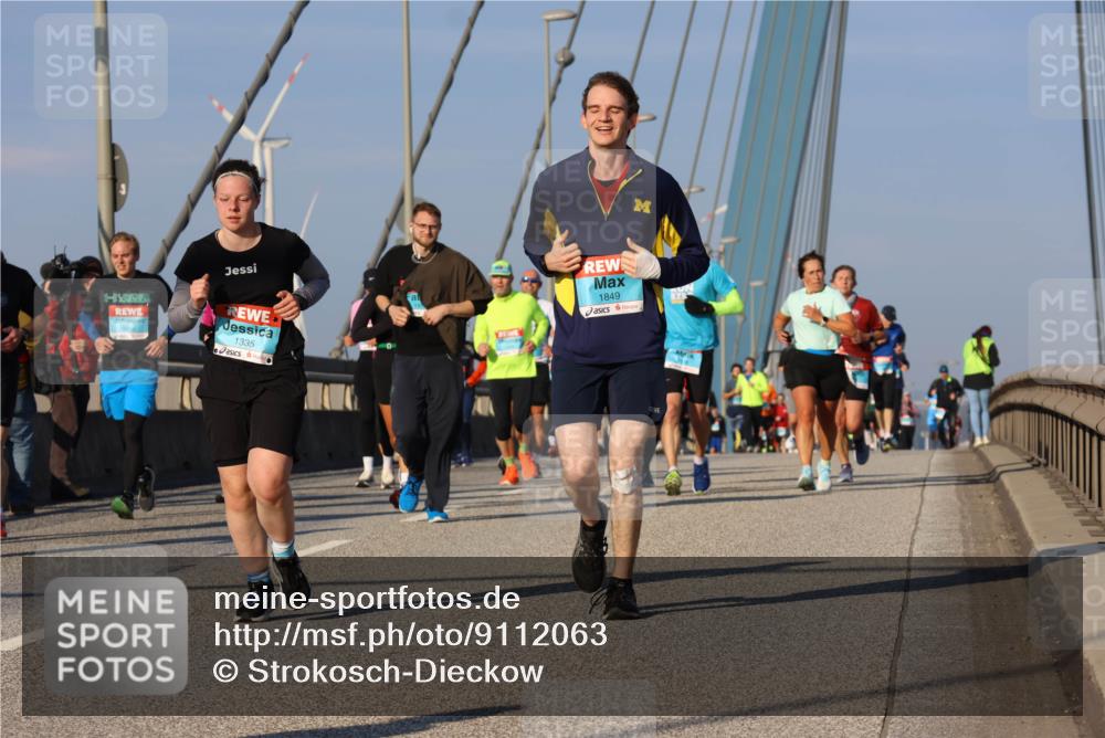 03.10.2025 - Köhlbrandbrückenlauf Strokosch-Dieckow http://msf.ph/oto/9112063 03.10.2025 09:45:14 Position 2 1, 85, 1335, 1849 meine-sportfotos.de