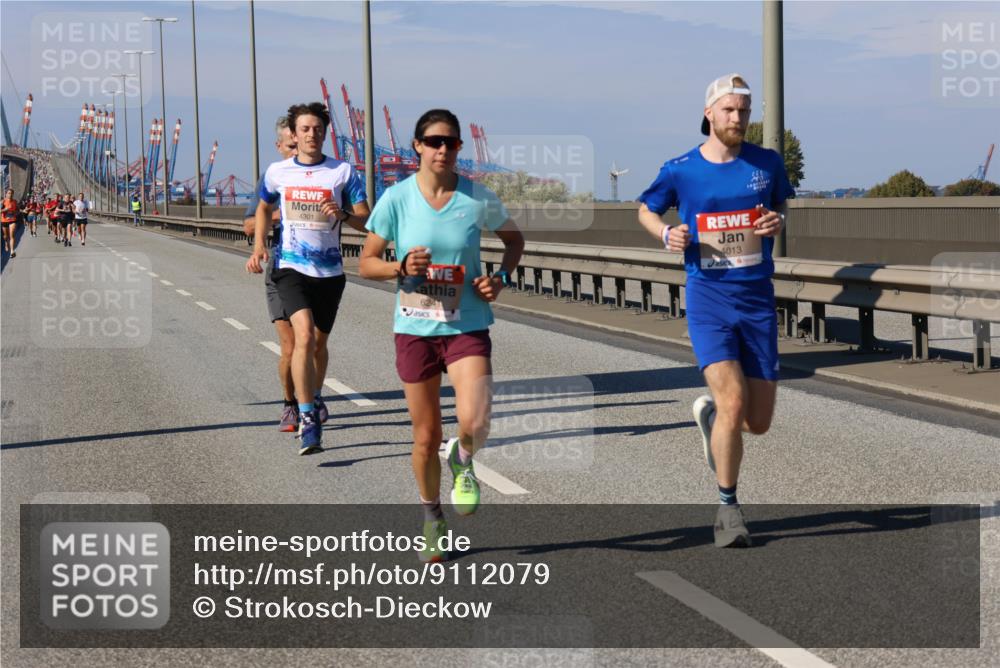 03.10.2025 - Köhlbrandbrückenlauf Strokosch-Dieckow http://msf.ph/oto/9112079 03.10.2025 12:40:42 Position 3 4301, 6241, 4013 meine-sportfotos.de
