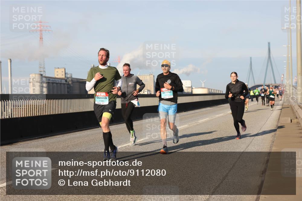 03.10.2025 - Köhlbrandbrückenlauf Lena Gebhardt http://msf.ph/oto/9112080 03.10.2025 09:42:15 Position 2 1180, 3414 meine-sportfotos.de