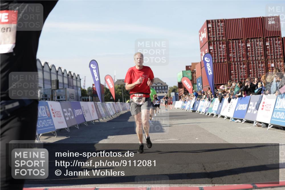 03.10.2025 - Köhlbrandbrückenlauf Jannik Wohlers http://msf.ph/oto/9112081 03.10.2025 13:00:52 Ziel 4018, 4069, 4177, 4763, 4820, 6042, 6464, 6525 meine-sportfotos.de