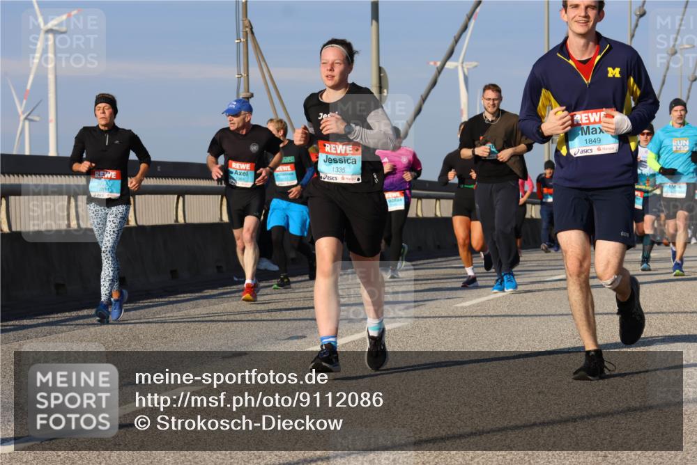 03.10.2025 - Köhlbrandbrückenlauf Strokosch-Dieckow http://msf.ph/oto/9112086 03.10.2025 09:45:15 Position 2 3811, 1335, 1369, 1849 meine-sportfotos.de