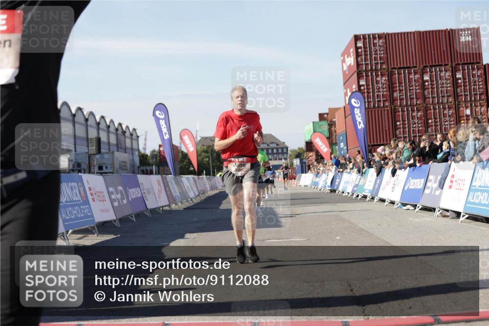 03.10.2025 - Köhlbrandbrückenlauf Jannik Wohlers http://msf.ph/oto/9112088 03.10.2025 13:00:52 Ziel 4018, 4069, 4177, 4763, 4820, 6042, 6464, 6525 meine-sportfotos.de