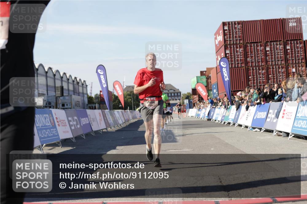 03.10.2025 - Köhlbrandbrückenlauf Jannik Wohlers http://msf.ph/oto/9112095 03.10.2025 13:00:52 Ziel 4018, 4069, 4177, 4763, 4820, 6042, 6464, 6525 meine-sportfotos.de