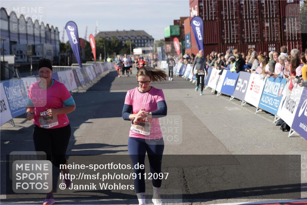 03.10.2025 - Köhlbrandbrückenlauf Jannik Wohlers http://msf.ph/oto/9112097 03.10.2025 13:31:01 Ziel 4715, 4734, 5005, 5142, 5185, 5206, 5349, 5402, 5938, 6375, 6537 meine-sportfotos.de
